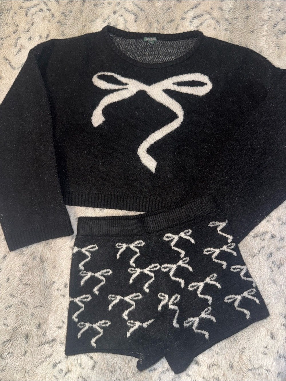 Black and White Bow print Soft sweater Set